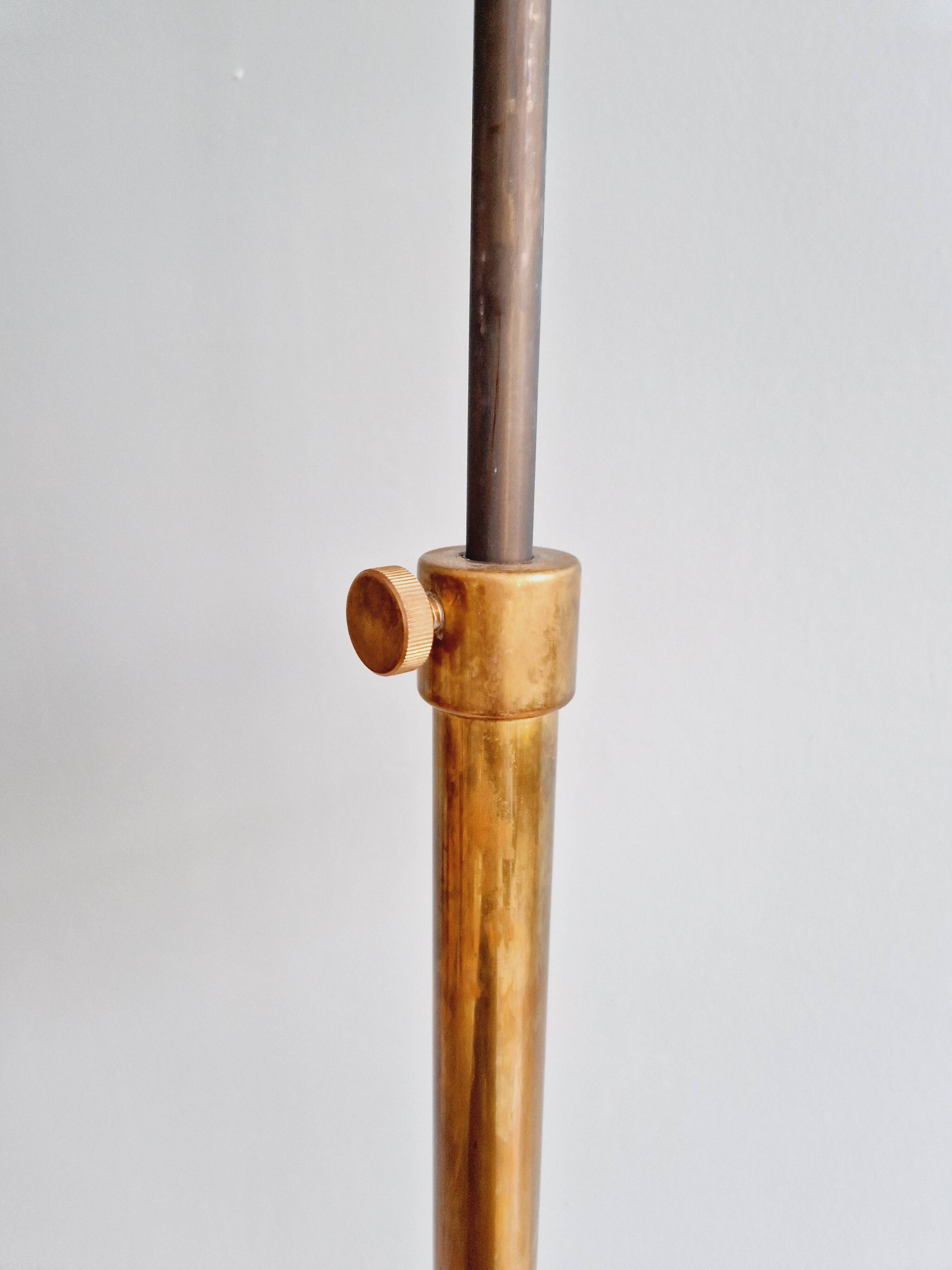 Brass and grooved glass floor lamp in Art Deco style