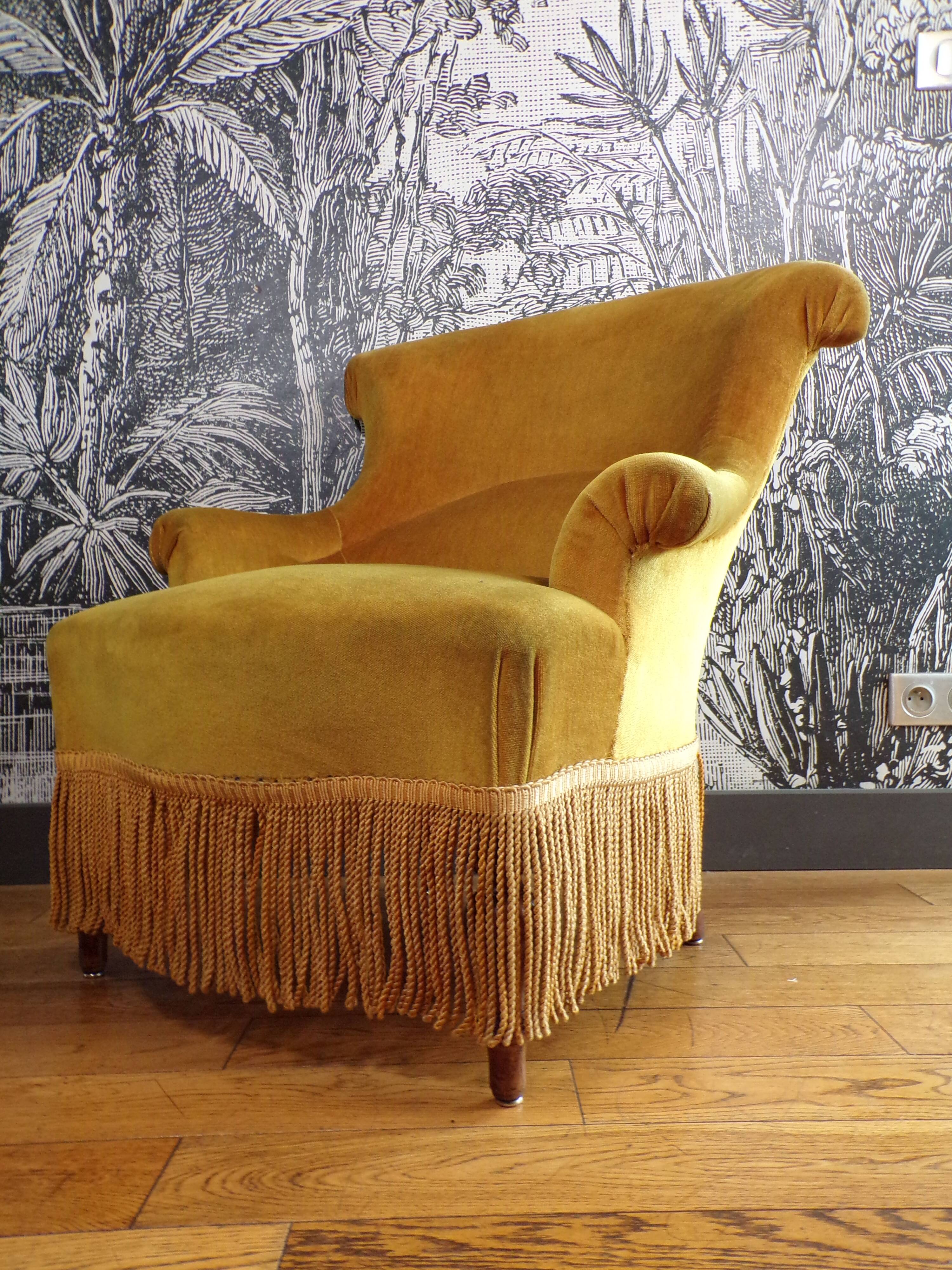 Green-yellow toad armchair