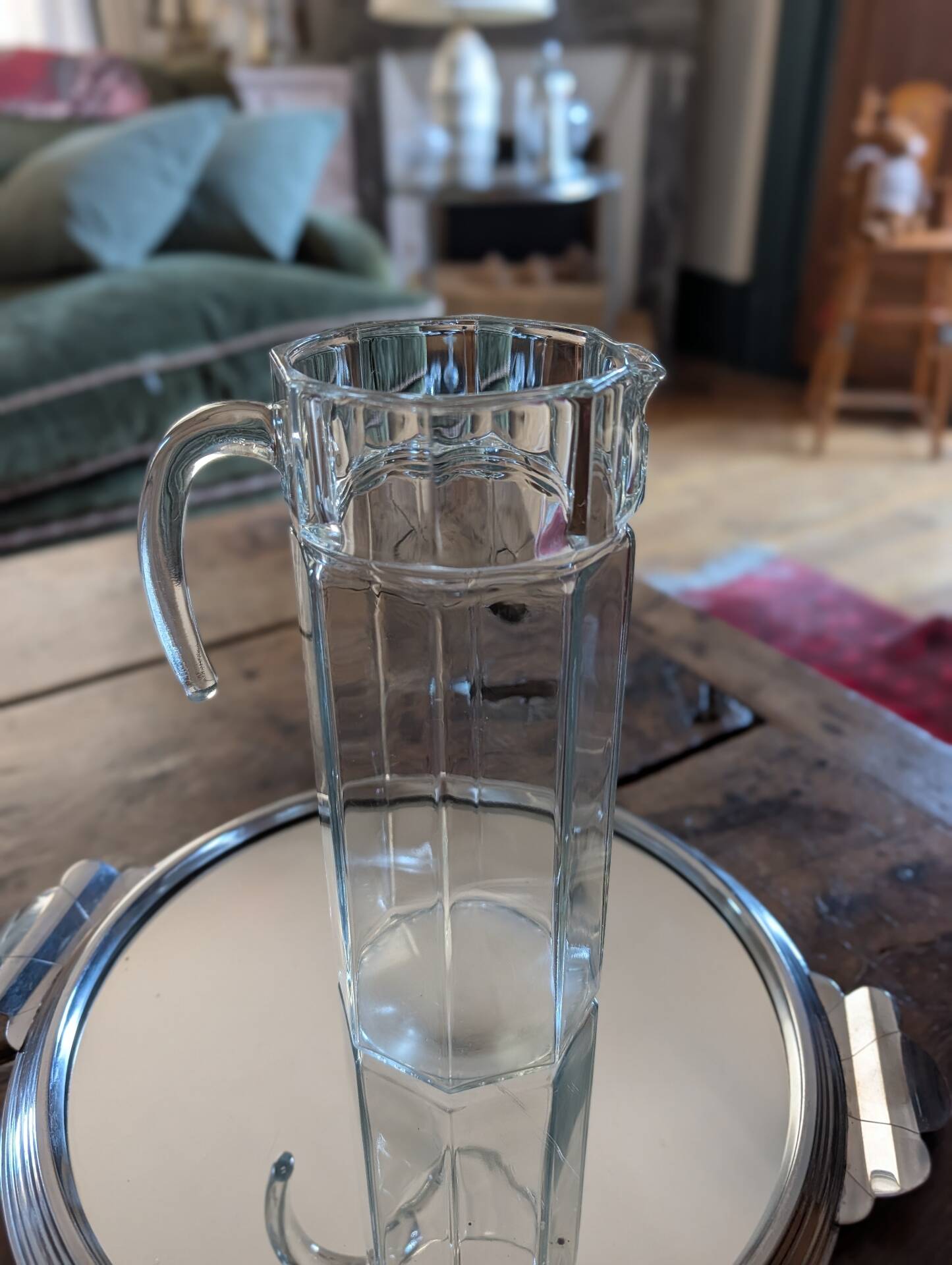 Grand pichet octogonal en verre épais 70's