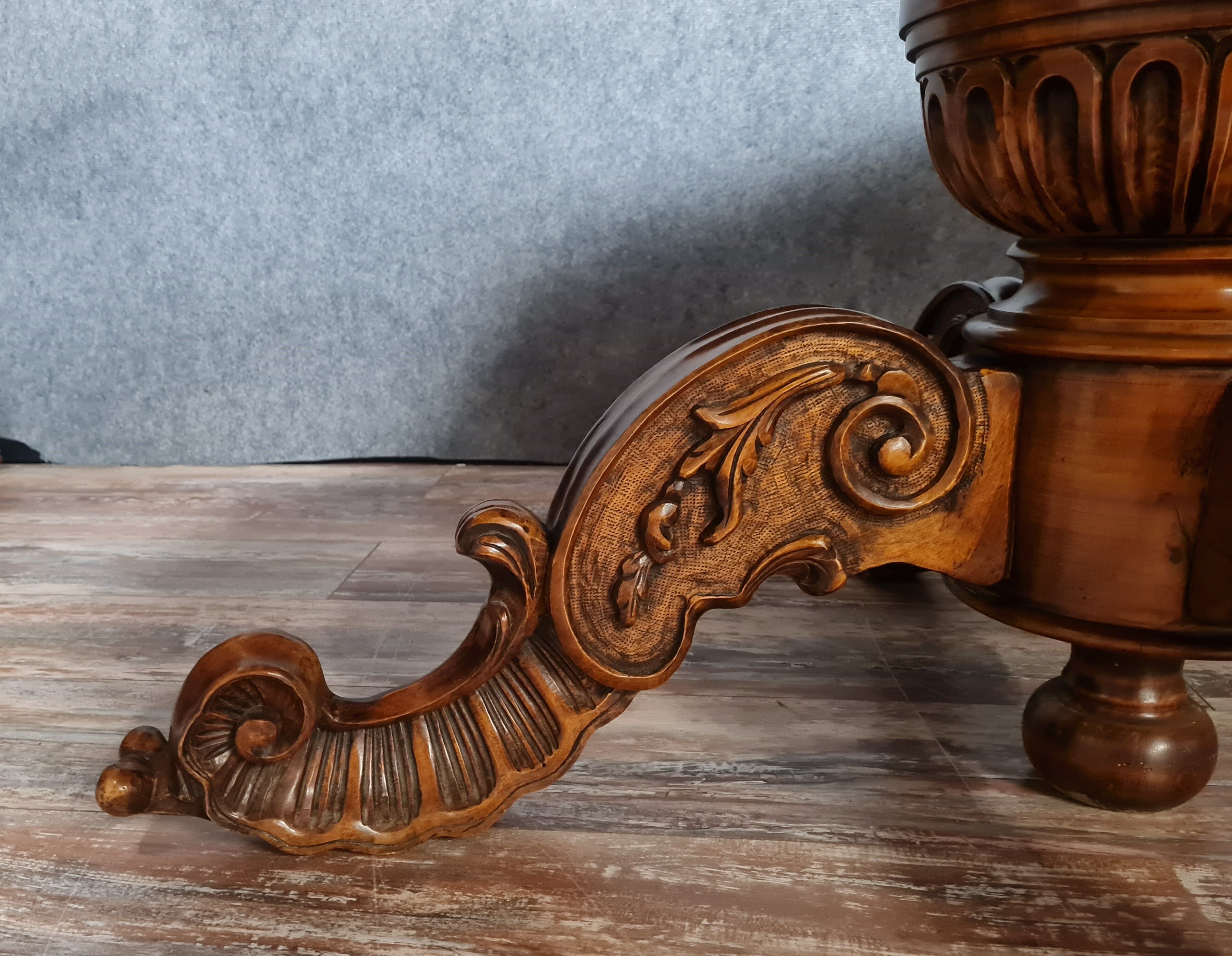 Table pedestal table napoleon III period in walnut around 1880