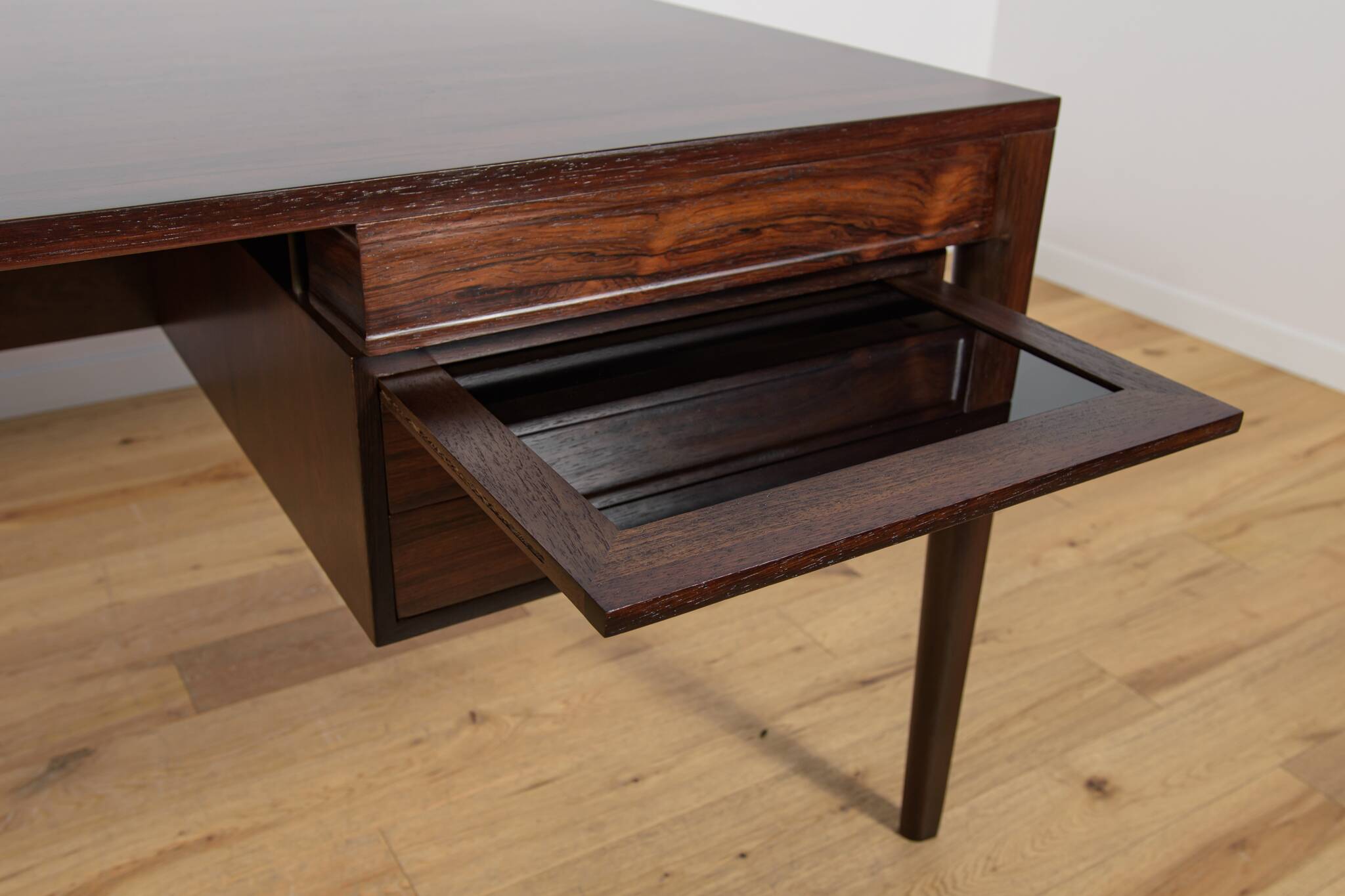 Mid-Century Rosewood Freestanding Desk FD 951 Model Diplomat.
