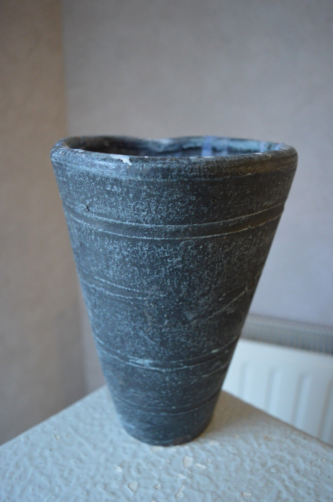 Planter scarred décor