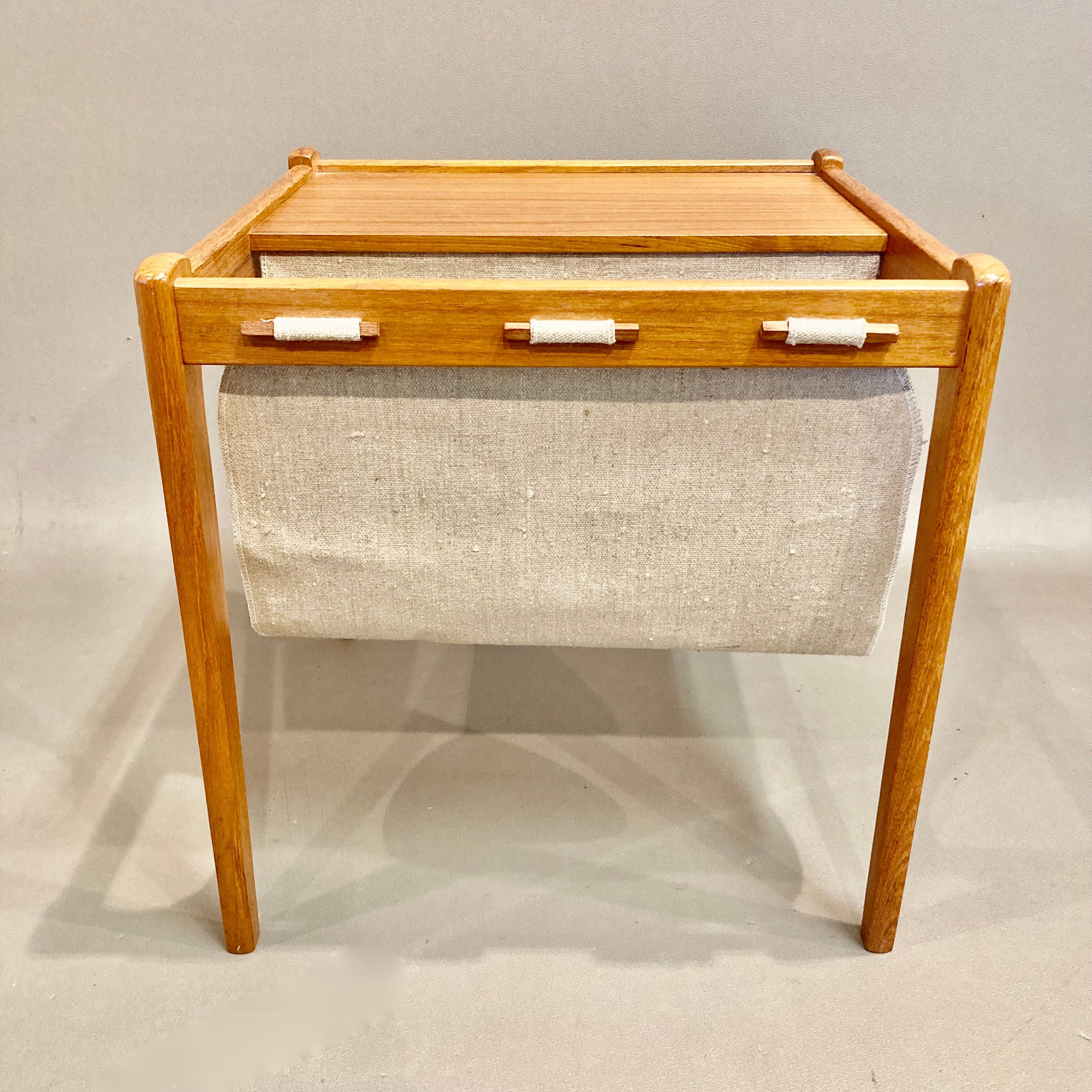 Table magazine holder Scandinavian design stamp 1950.