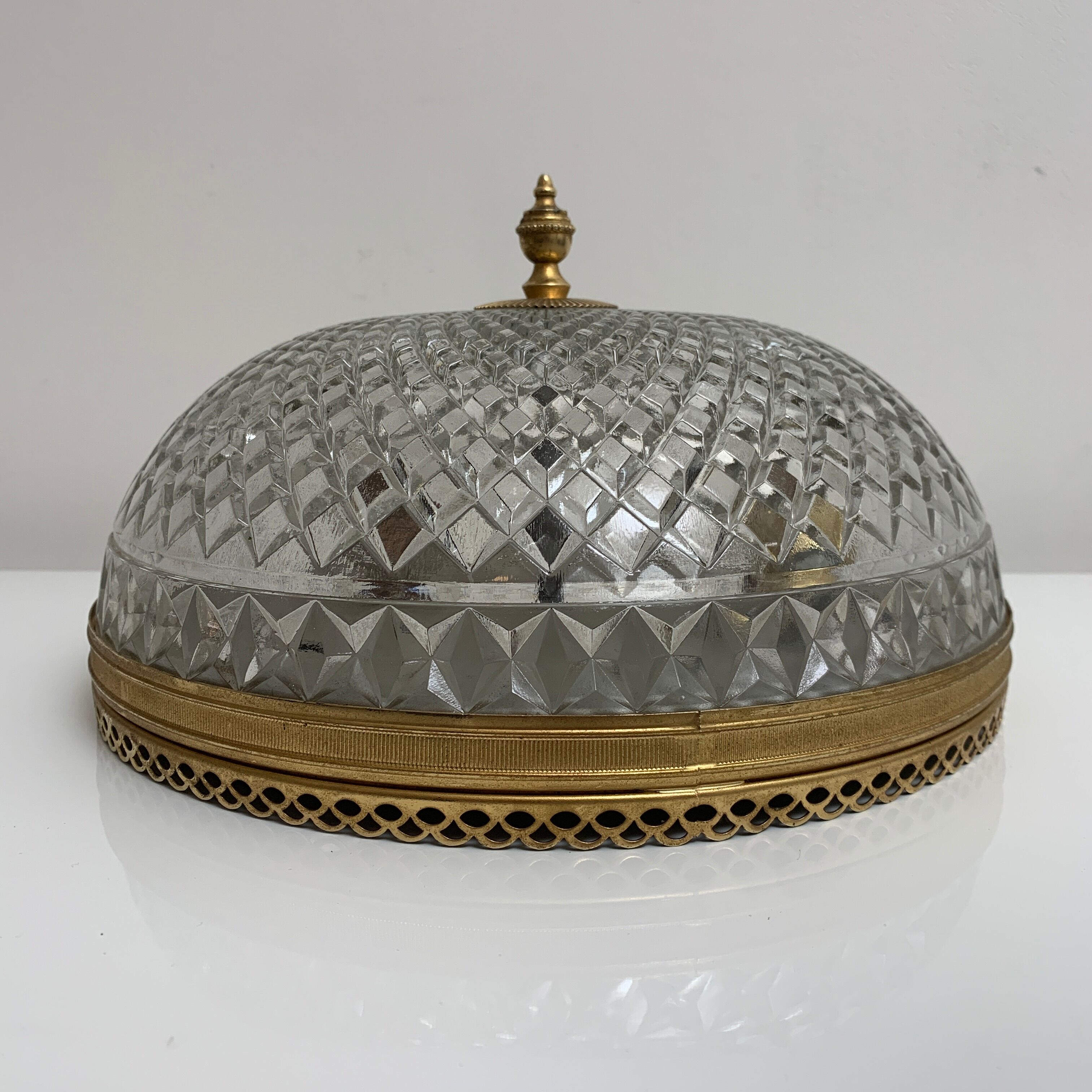 Ceiling lamp in molded glass and gilded metal