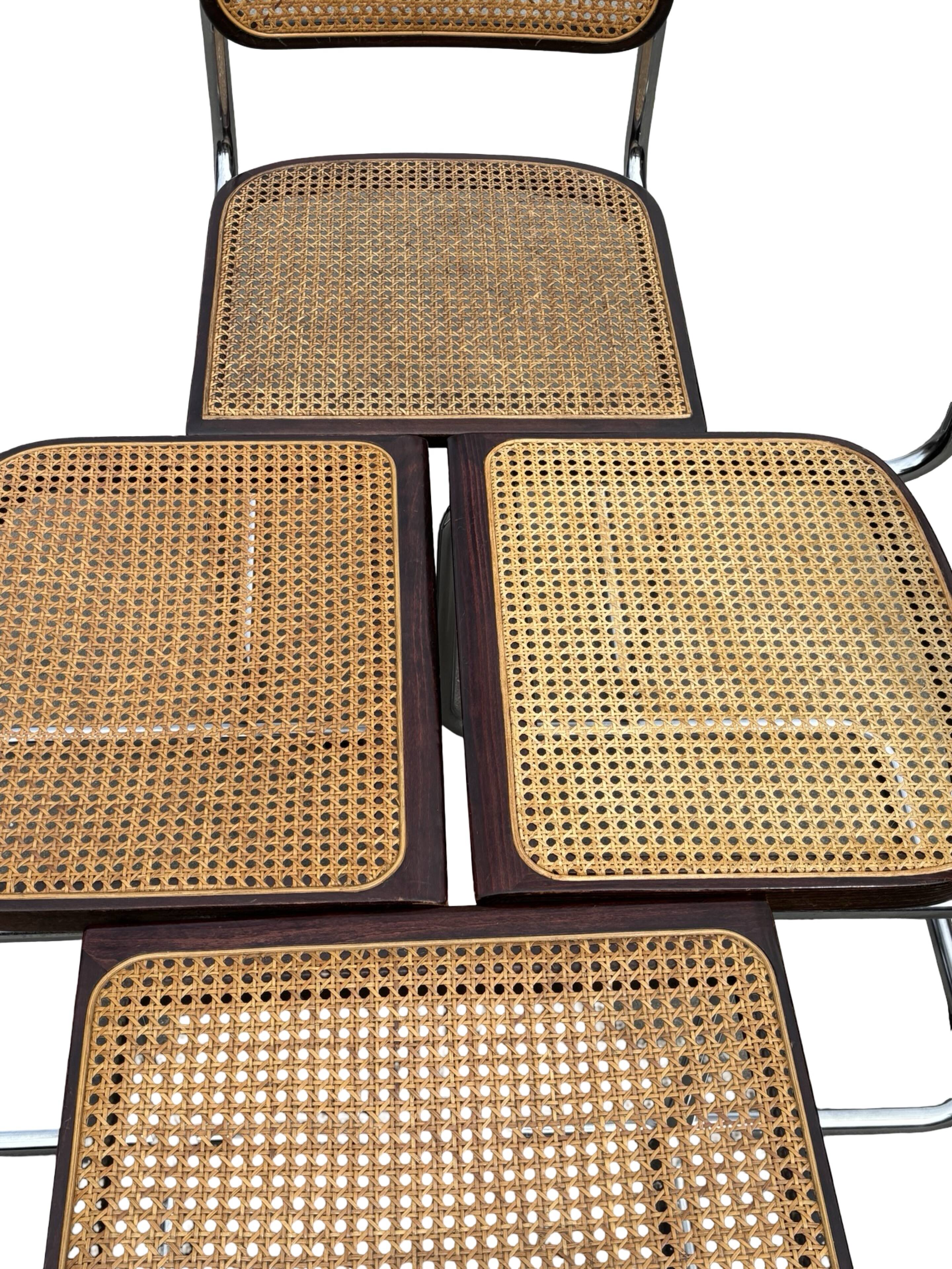 Ensemble de 4 chaises Cesca B32 conçues par Marcel Breuer, cadre marron foncé.