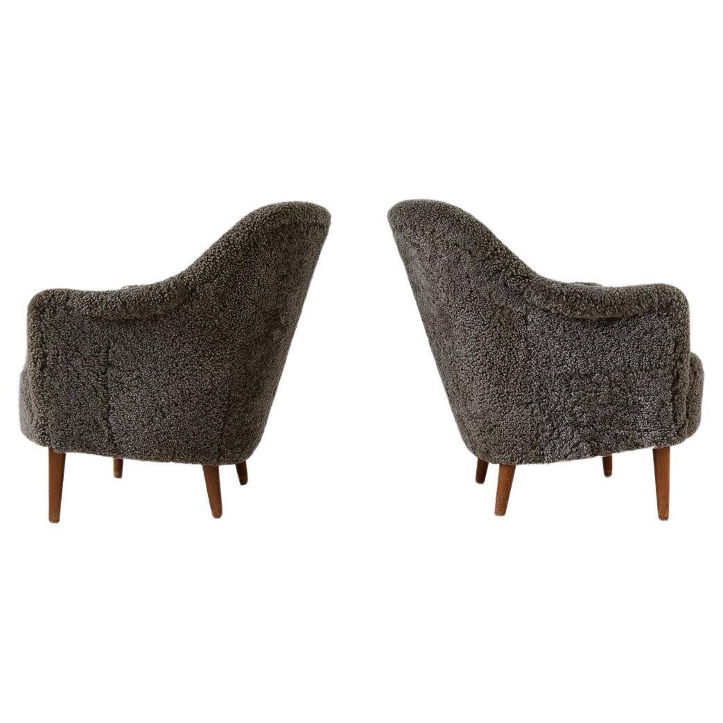 Samspel lounge chairs in sheepskin/mouton modernist mid-century by Carl Malmsten.
