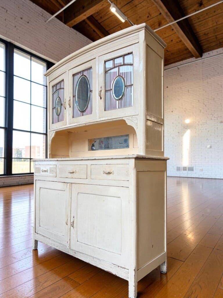 Buffet vintage off-white / antique furniture