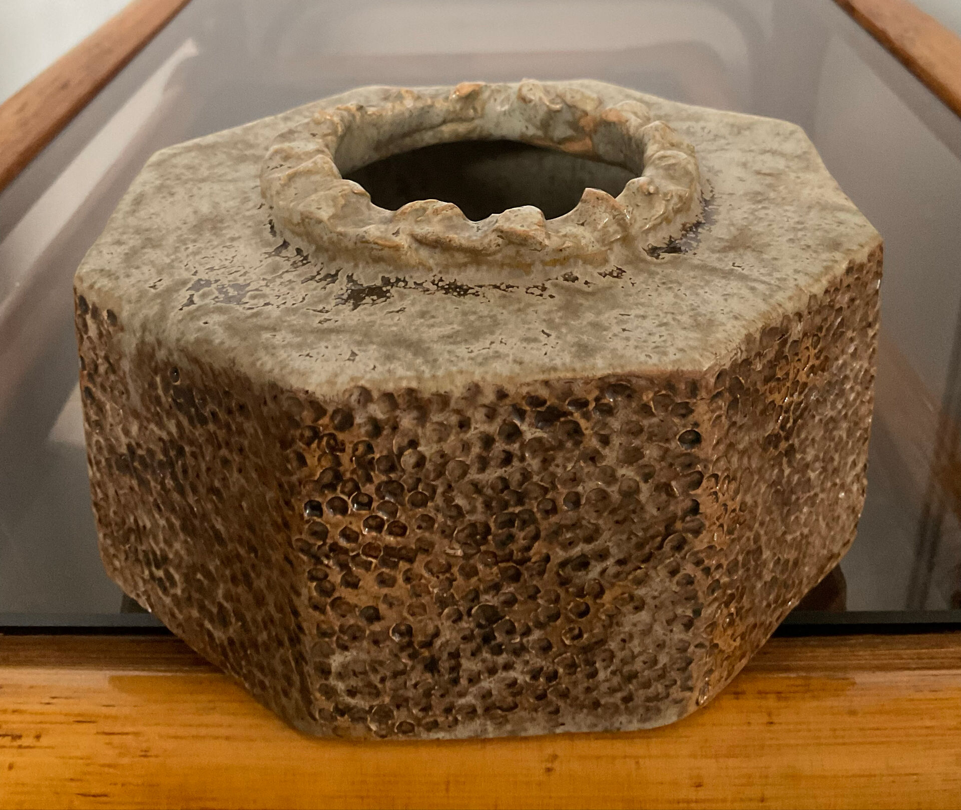 Vase vintage de forme octogonal en céramique émaillée