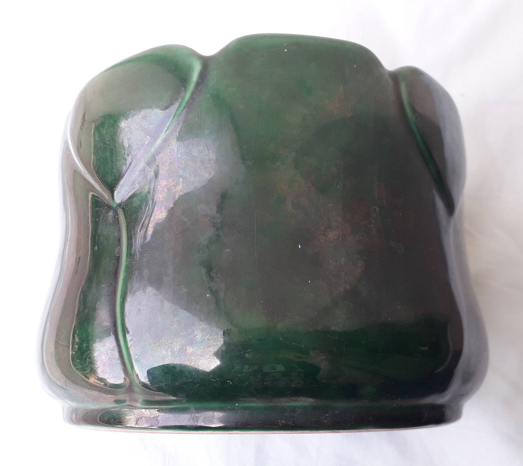 Green ceramic cache-pot