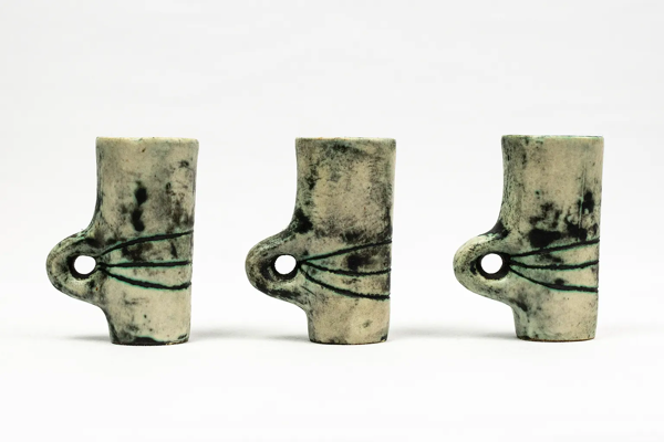 Carafe et ses 3 verres à liqueur en céramique émaillée de Jacques Blin