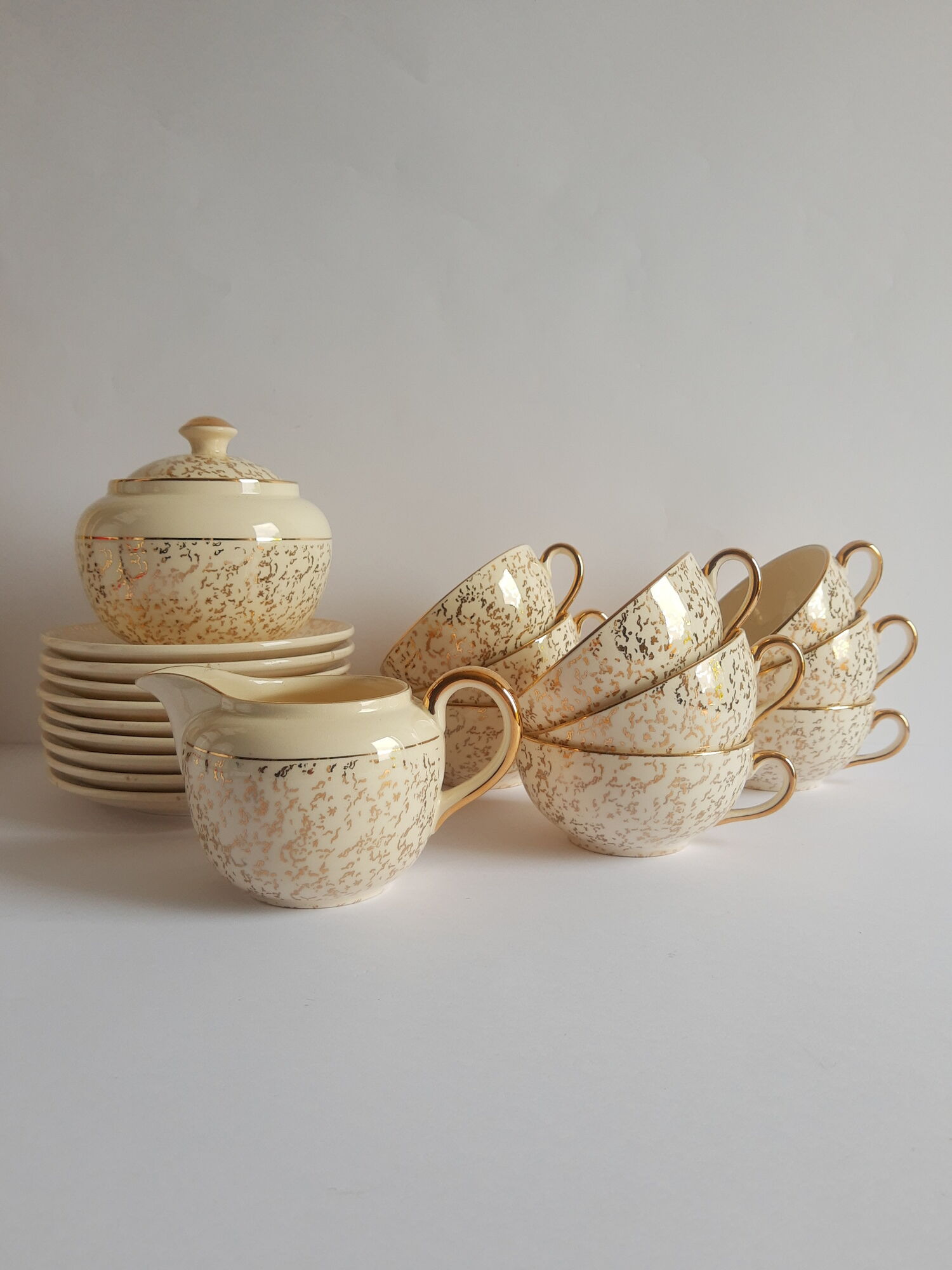 Villeroy and Boch coffee set 9 cups and vintage sugar and milk pot