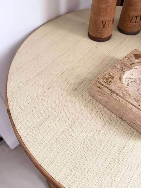 Table d’appoint ronde tripode en rotin vintage