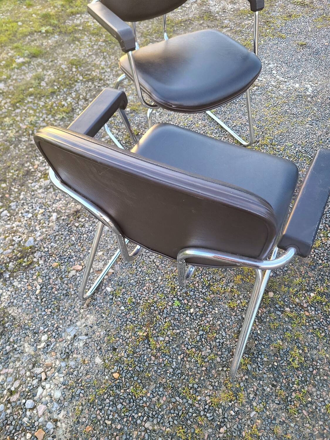 Pair of Unimob Lingua 97 armchairs