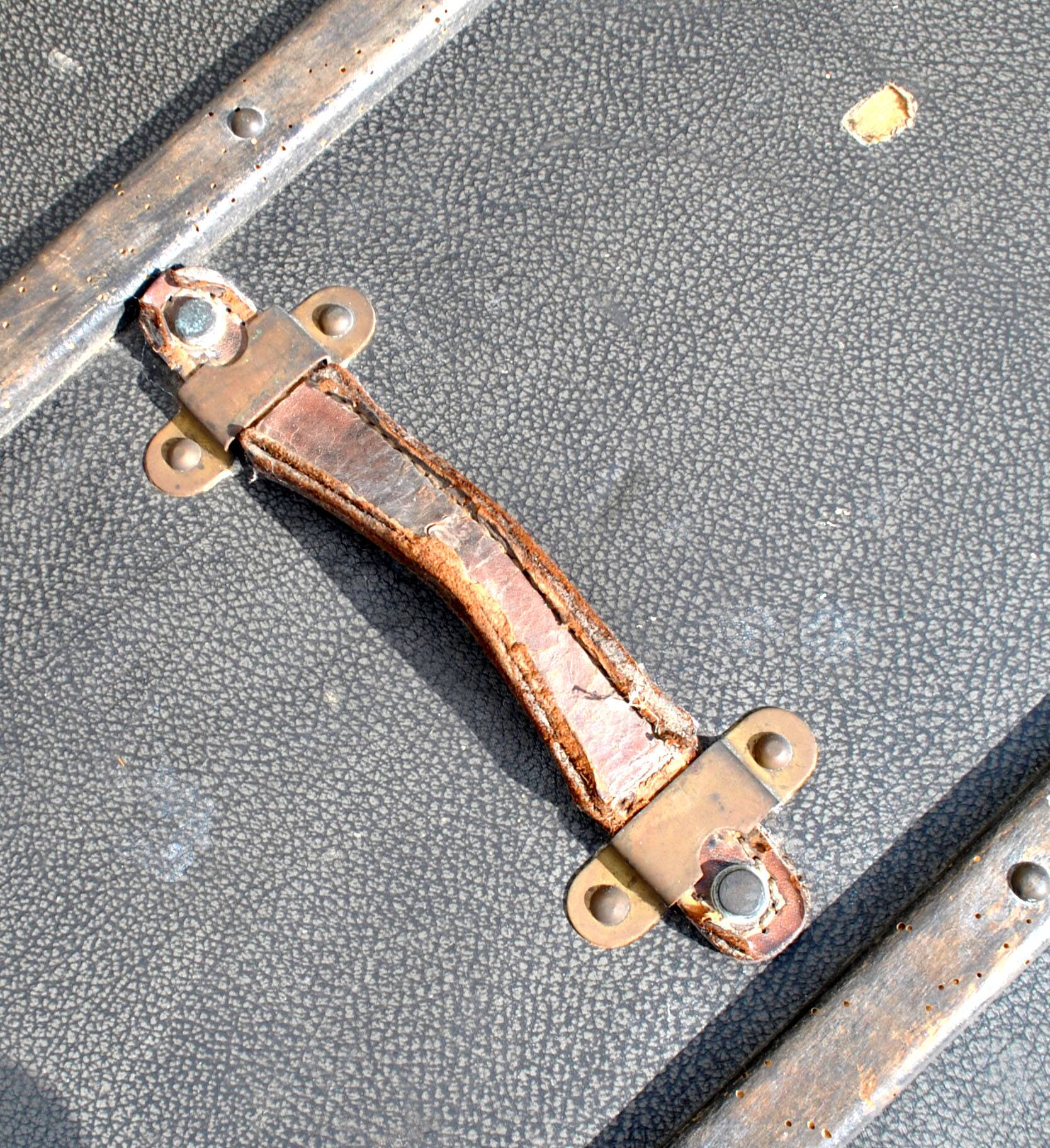 Malle cabine Wardrobe ancienne 1920 Coffre armoire Transatlantique Dressing