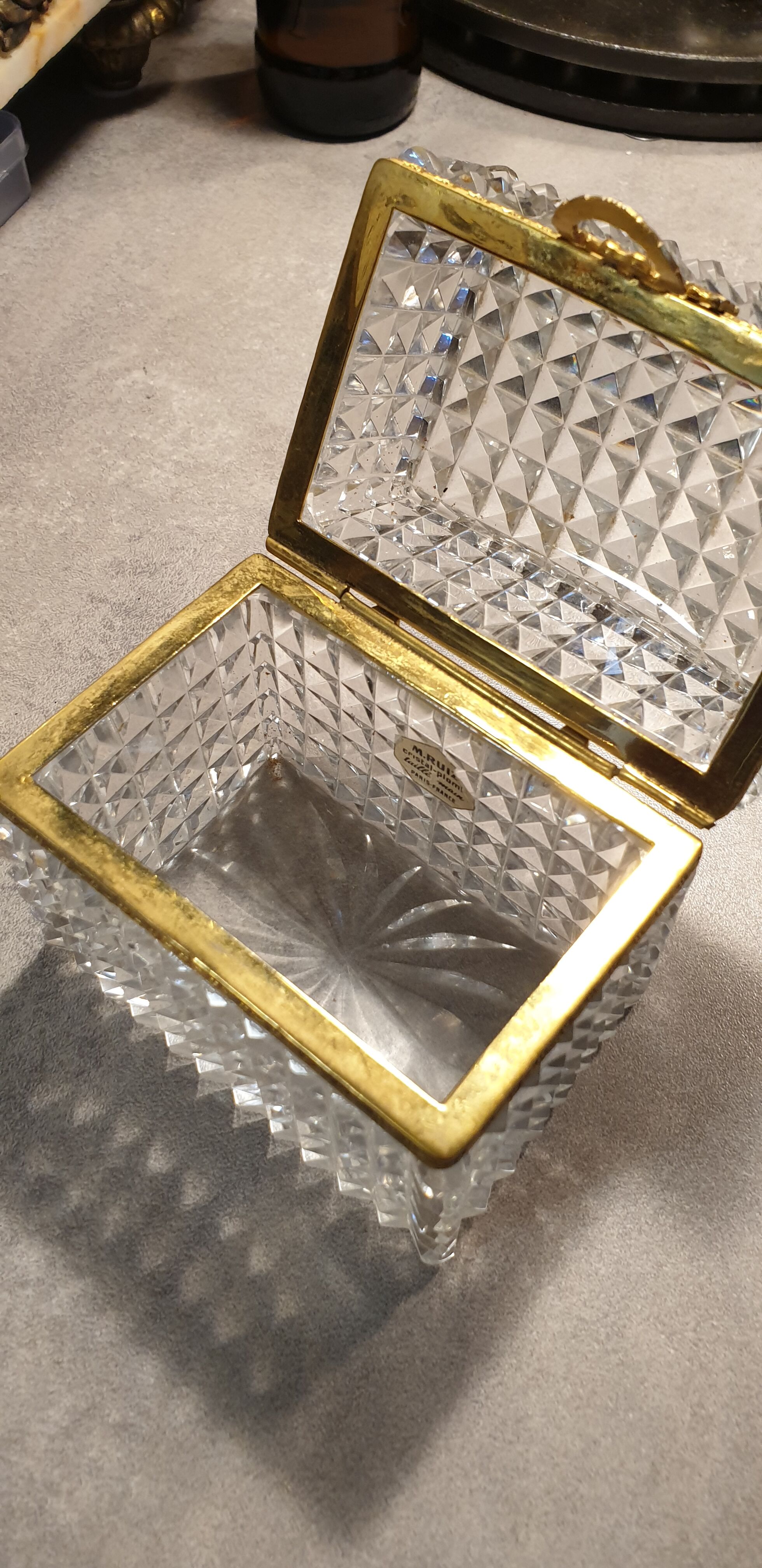 Jewelry box in cut crystal and brass