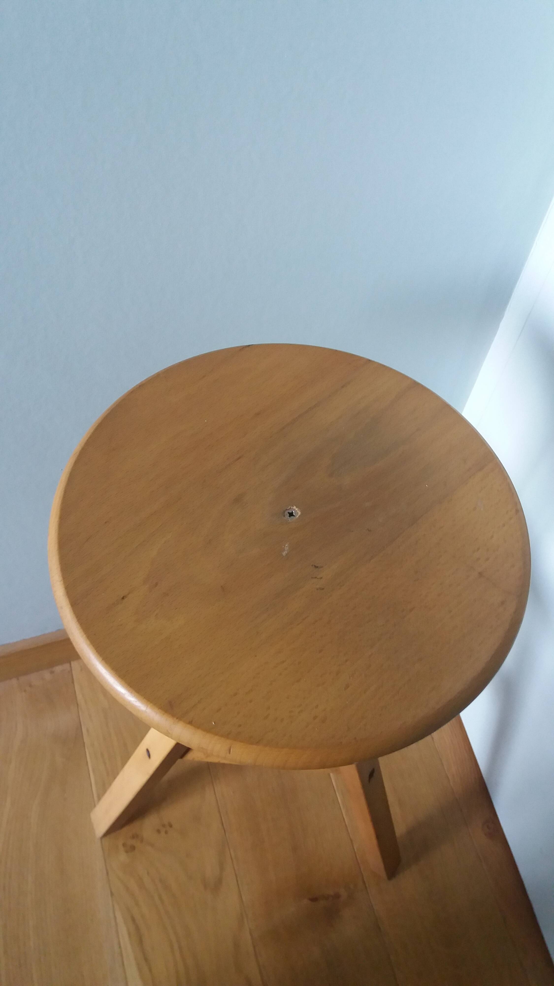 Tripod stool with a screw.