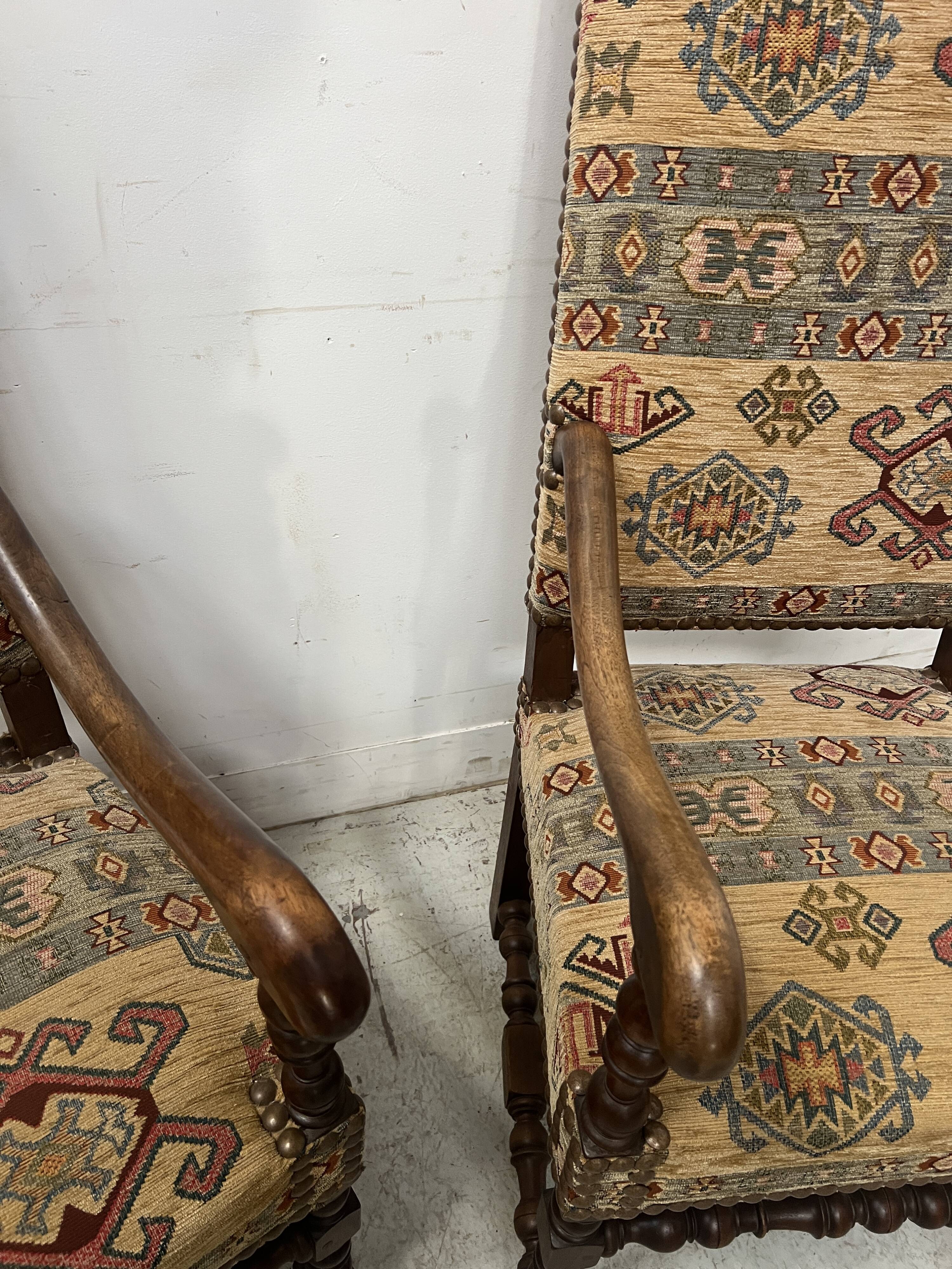 Paire de fauteuils de style Louis XIII a haut dossiers plats XX siècle