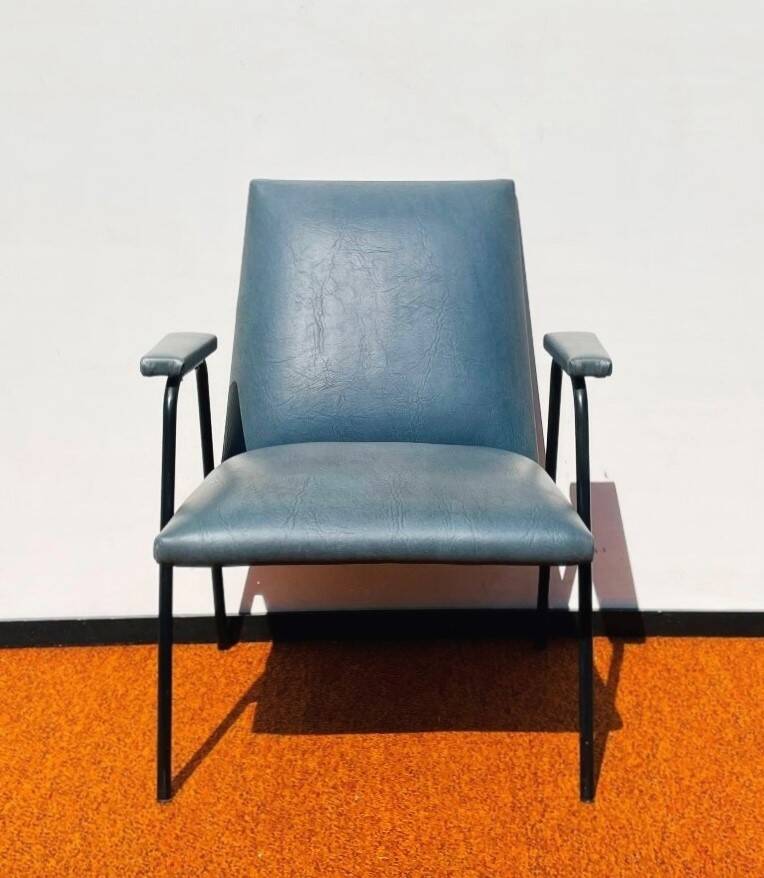 Pair of armchairs model Robert by Pierre Guariche for Meurop. Vintage 60s.