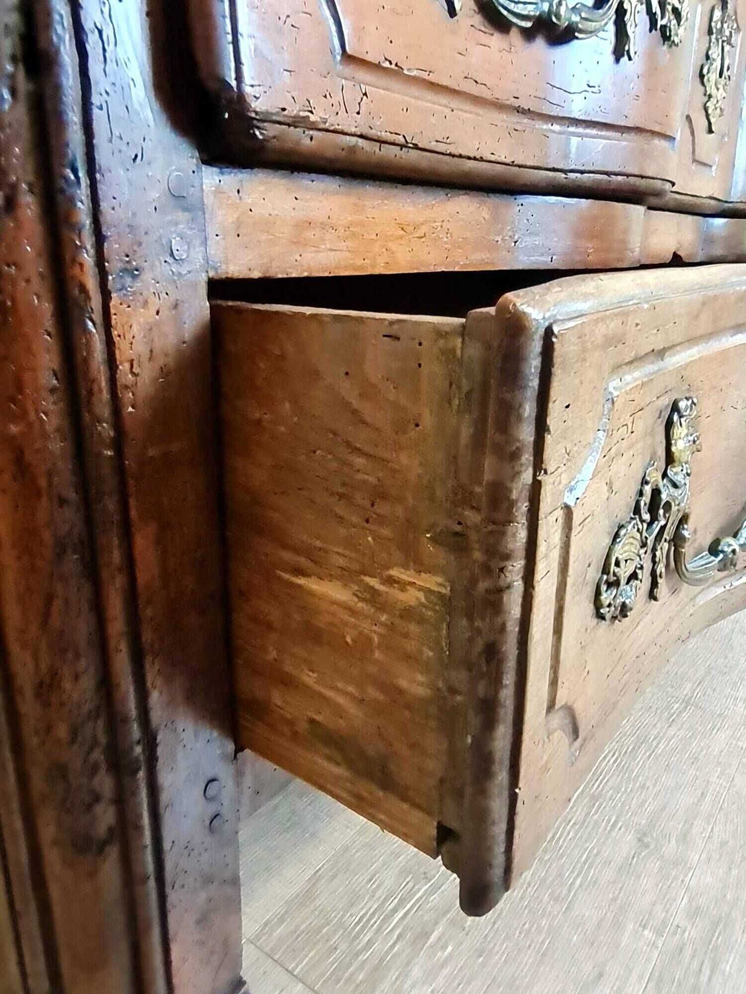 Louis XIV period Arbalette chest of drawers in solid walnut circa 1700