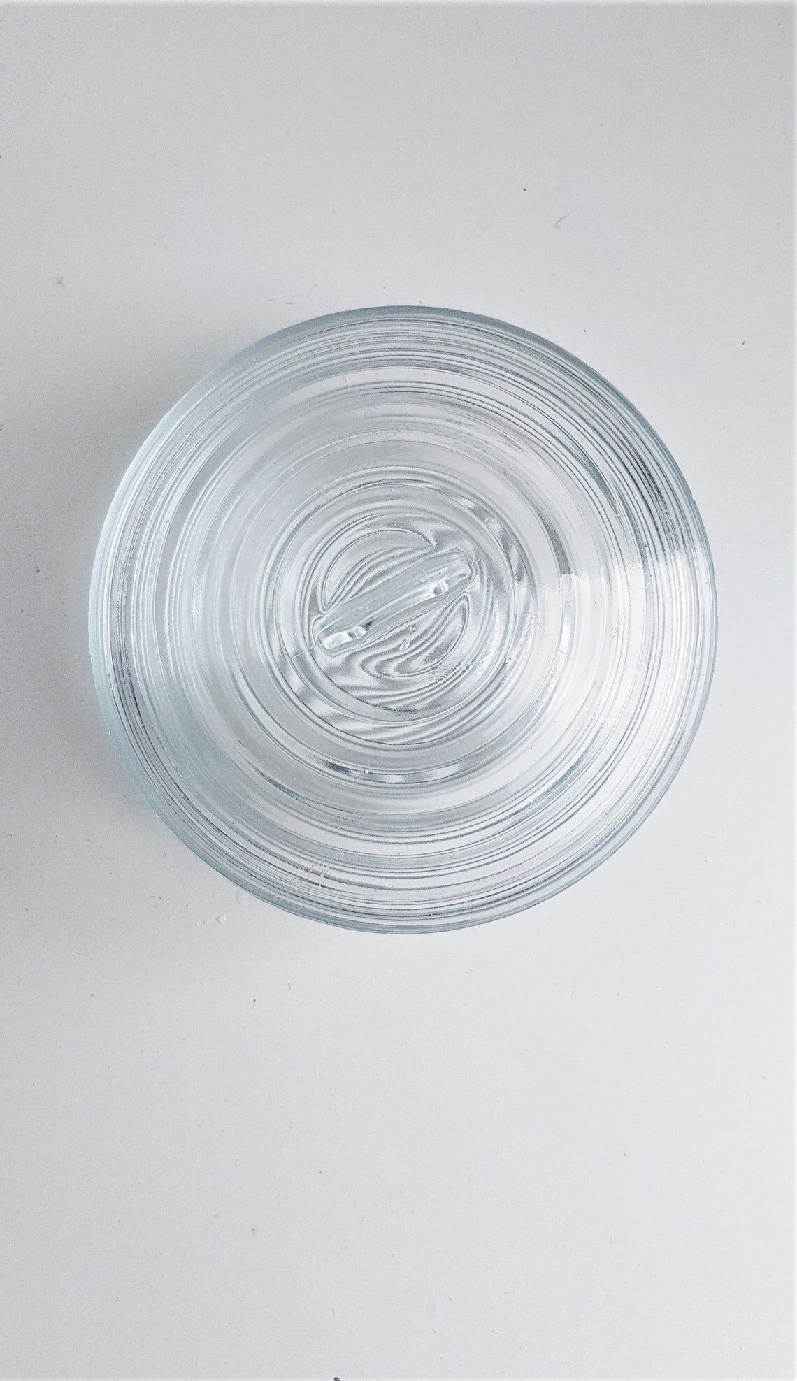 Round-shaped glass box