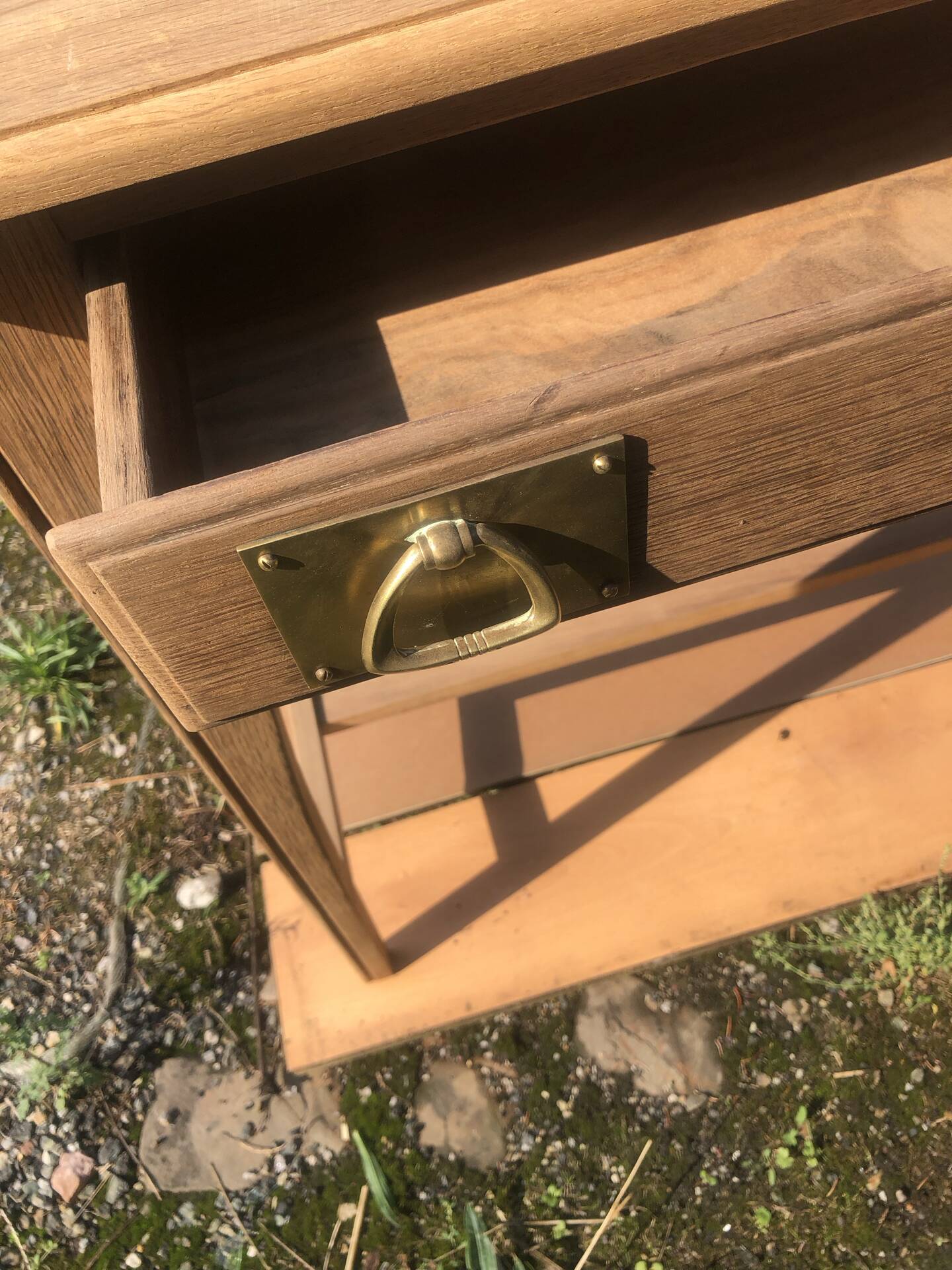 Desk table