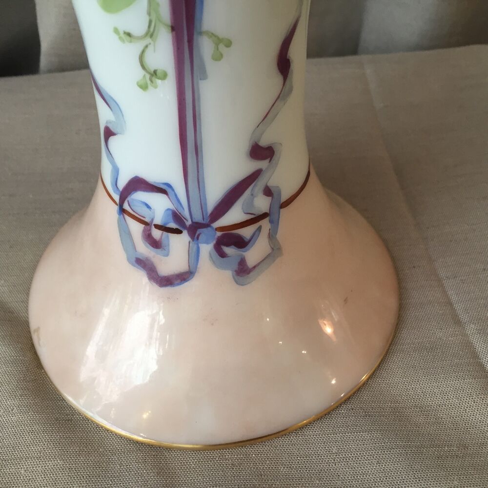 Superb vase in opaline 19th with floral decoration