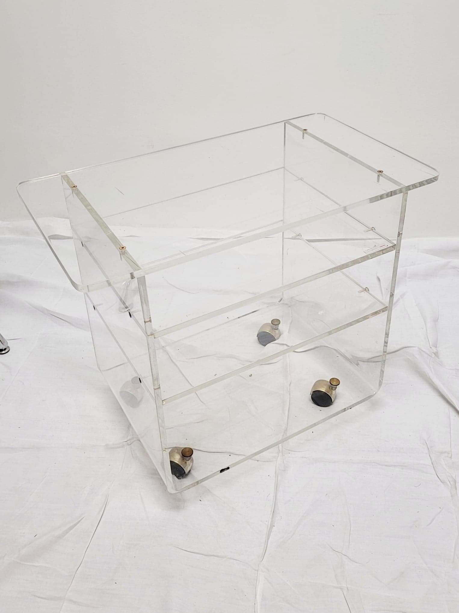 Very nice pair of rolling tables "les invisibles du marais"