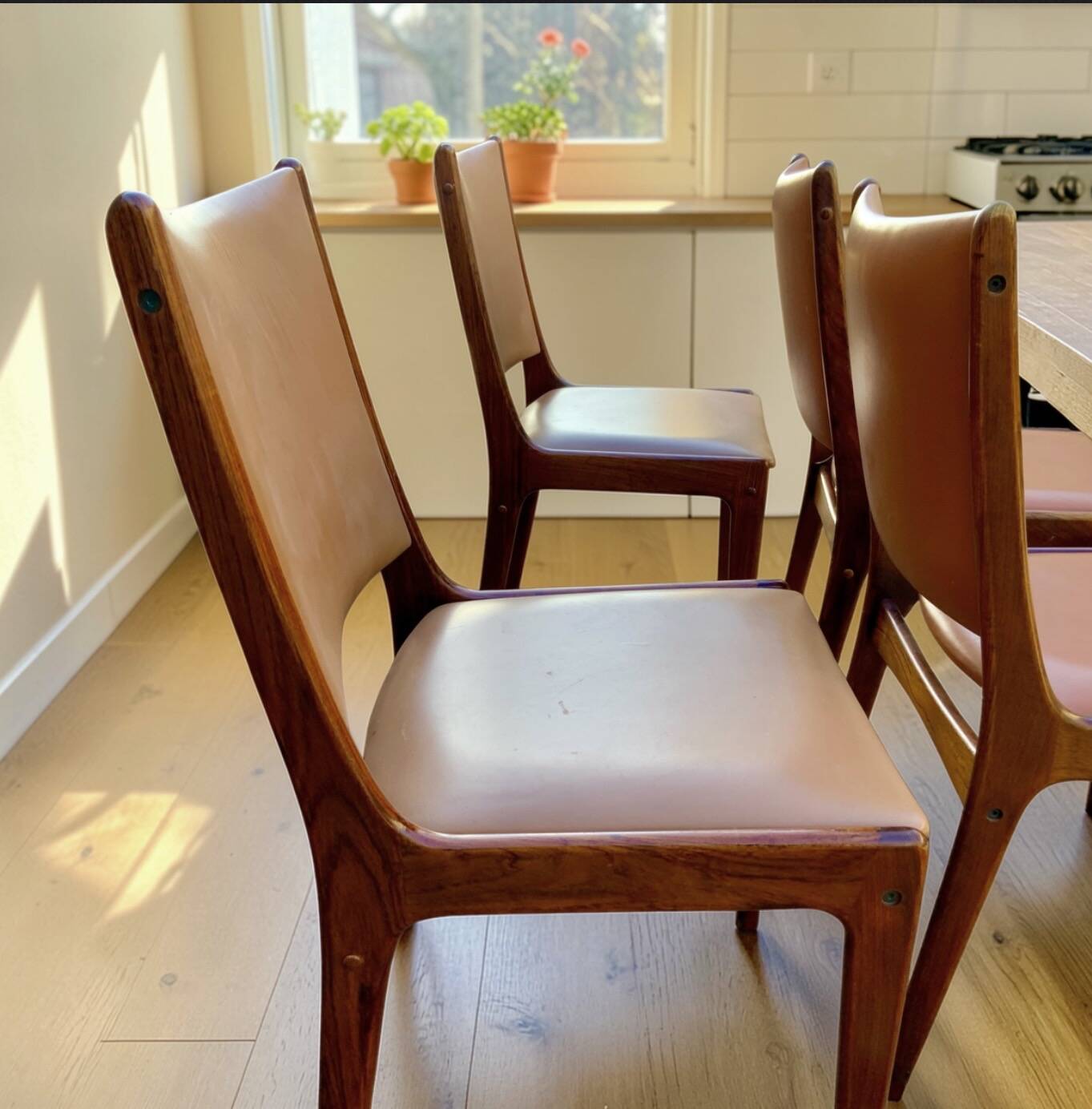 8 chaises scandinaves années 1960 de johannes andersen en palissandre massi