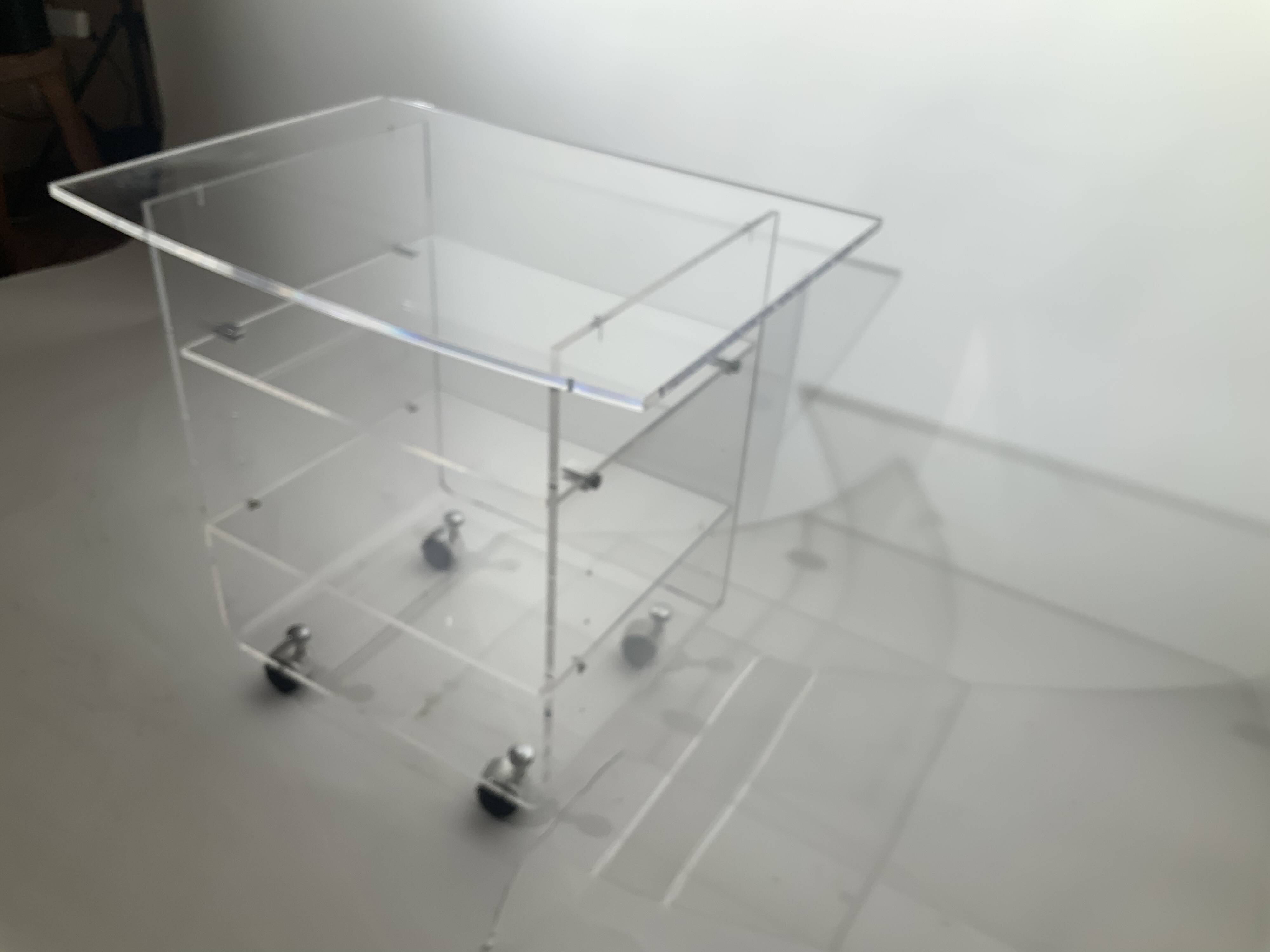 Dessert meuble TV Plexiglas David Lange