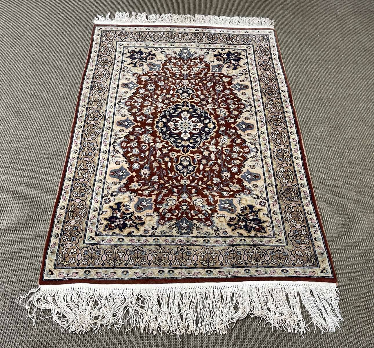 Handmade wool Oriental rug - 1.70m x 96cm