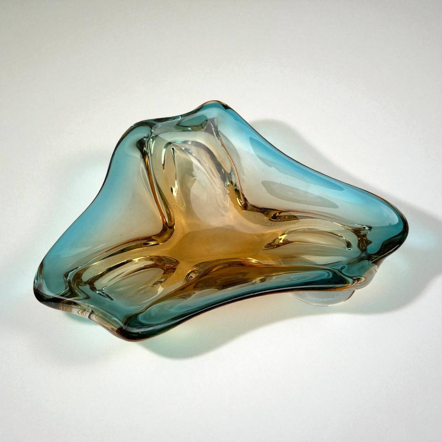 Grand vide-poche sommerso en verre bleu jaune - Murano Venise 1960