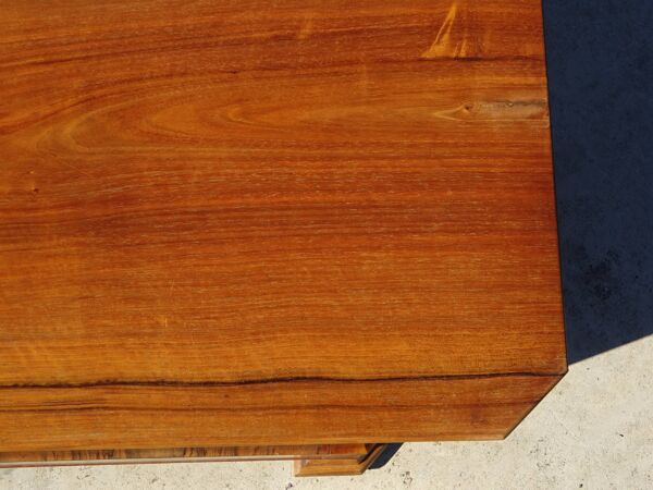 Ancienne commode en noyer et ronce de noyer