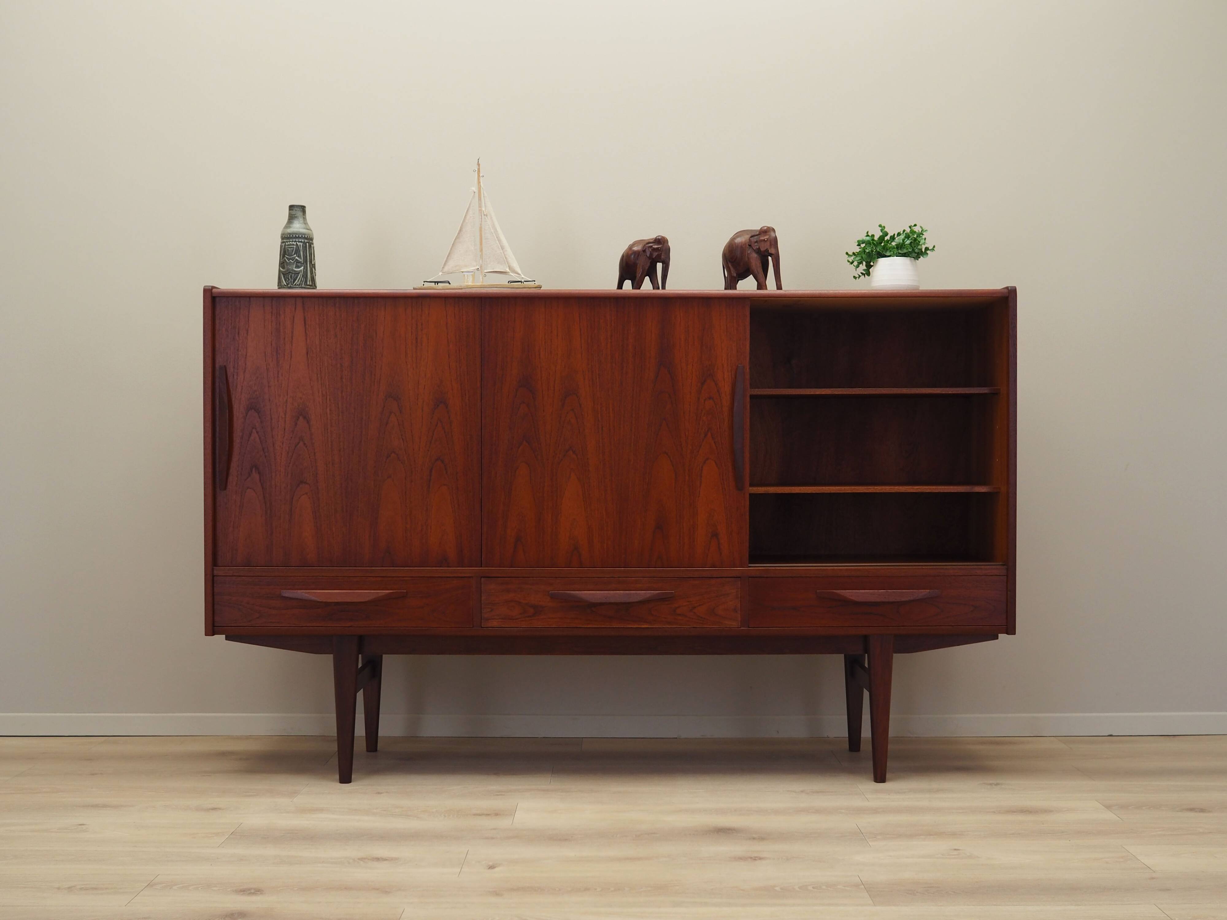Buffet haut en teck, design danois, années 1970, fabriqué par ES Møbler