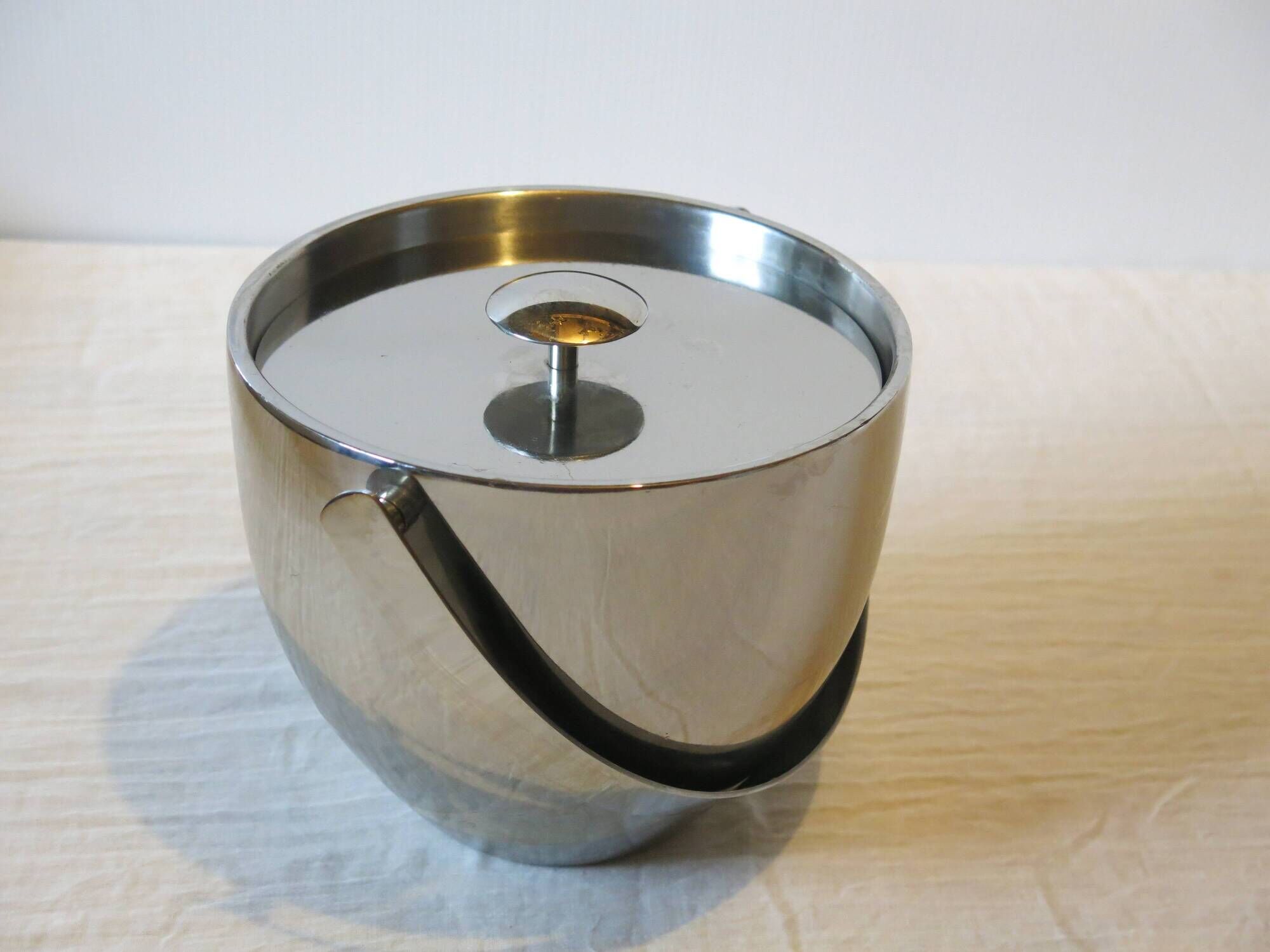Pot à glaçons en inox en bon état