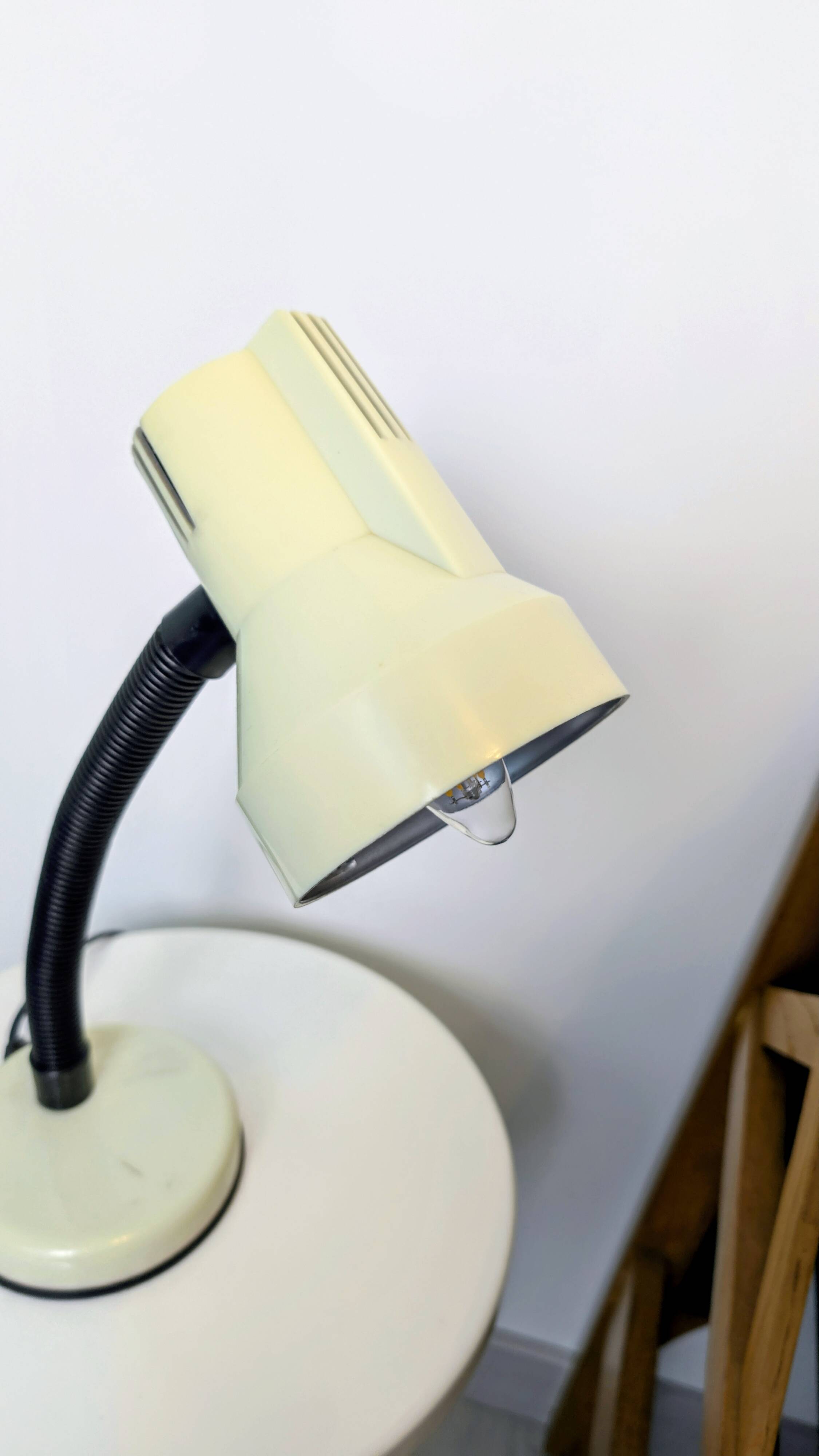 Lampe de bureau Veneta Lumi – design vintage 70’s, crème