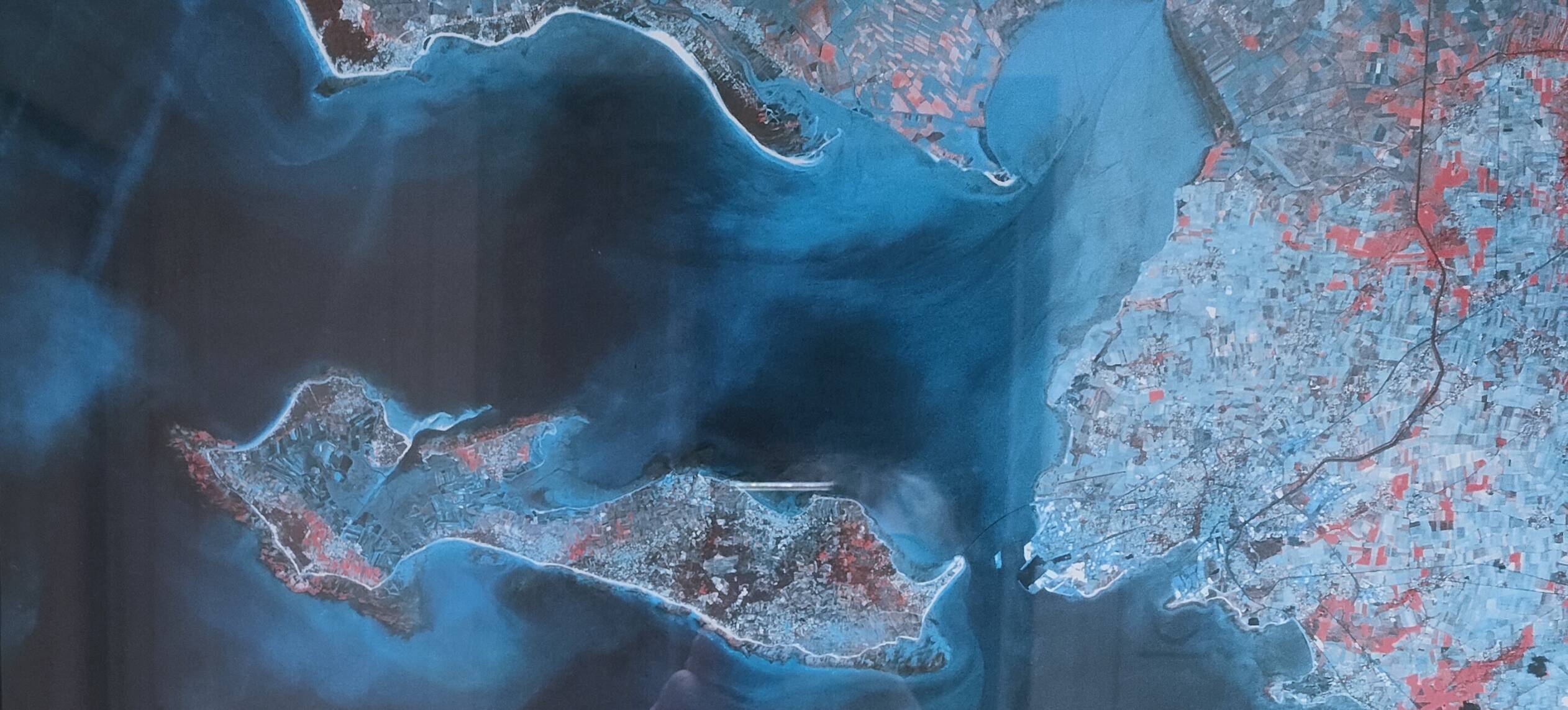 affiche île de ré, marennes d'oléron, la rochelle satellite cnes
