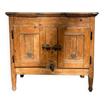 Ancienne glacière des années 20