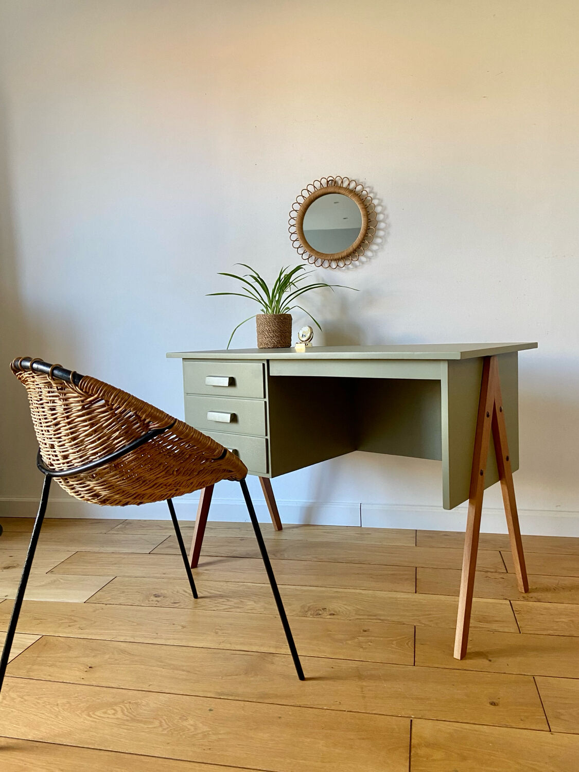 Restored Scandinavian teak desk - Tapered legs