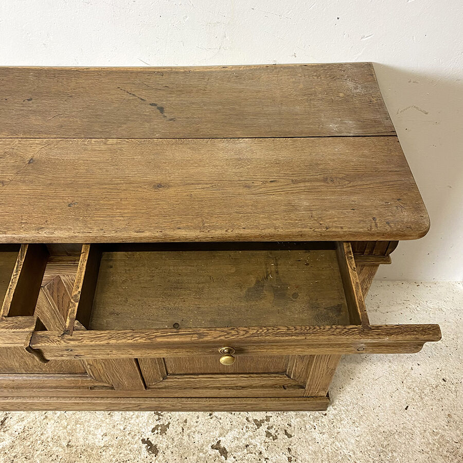 Buffet ancien chêne massif