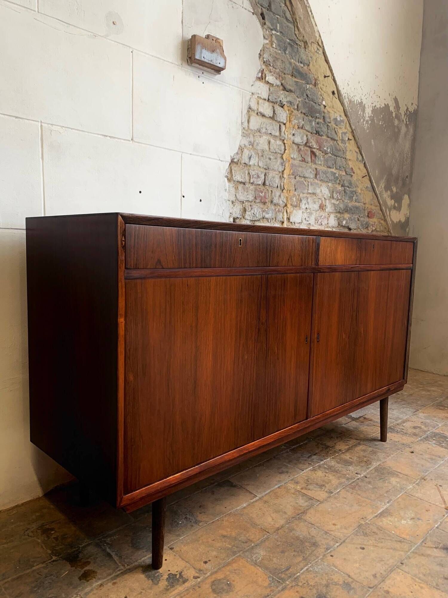 Buffet -Enfilade scandinave en palissandre des années 1960.