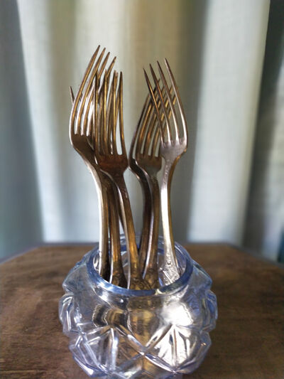 8 silver metal forks