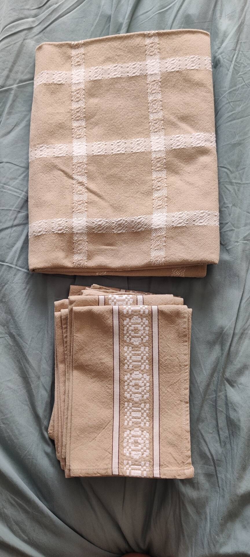 Tablecloth and its 6 napkins