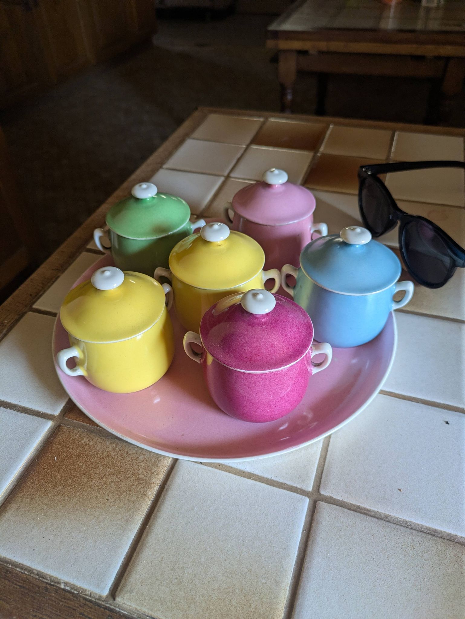 6 petits pots de crème en porcelaine de limoges avec plateau