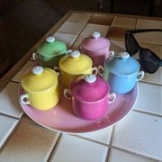 6 petits pots de crème en porcelaine de limoges avec plateau