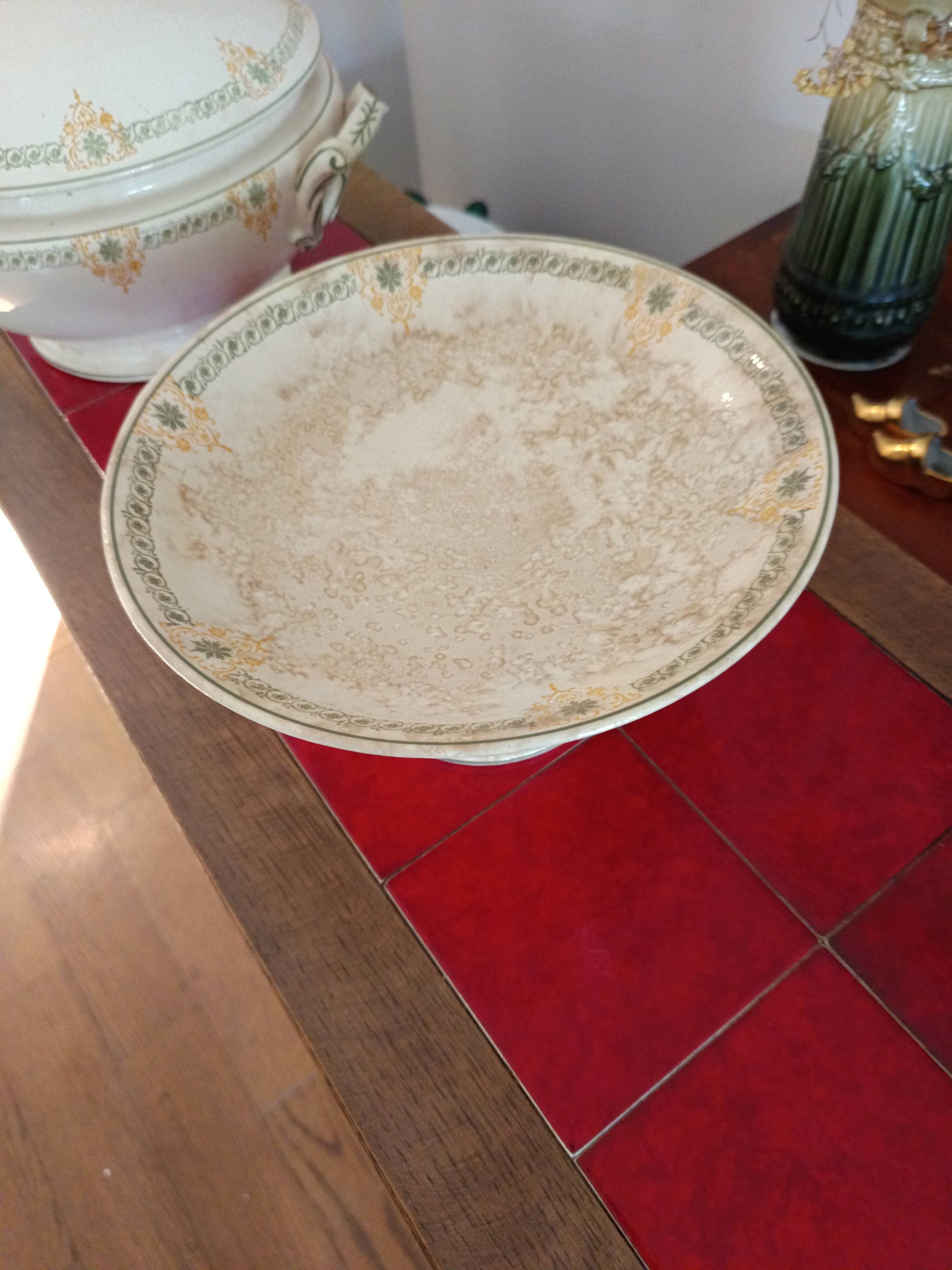 Longwy earthenware dinner service, Longpré pattern, 1895