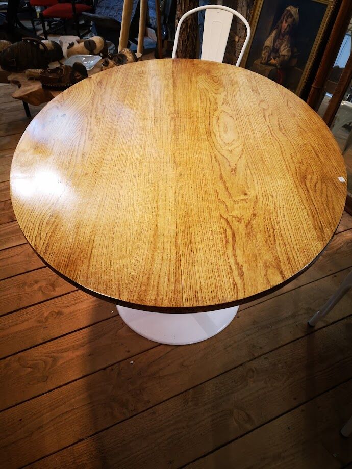 Oval table tulip foot