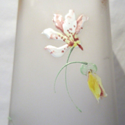 Vase haut et carré, pâte de verre opaque émaillée Legras d'un semis de fuchsia multicolores