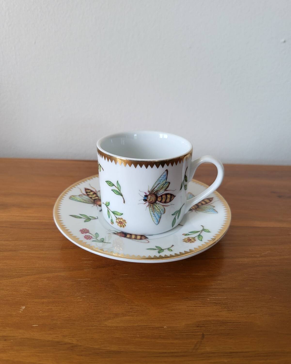 Cup and saucer in porcelain Henriette Bee pattern