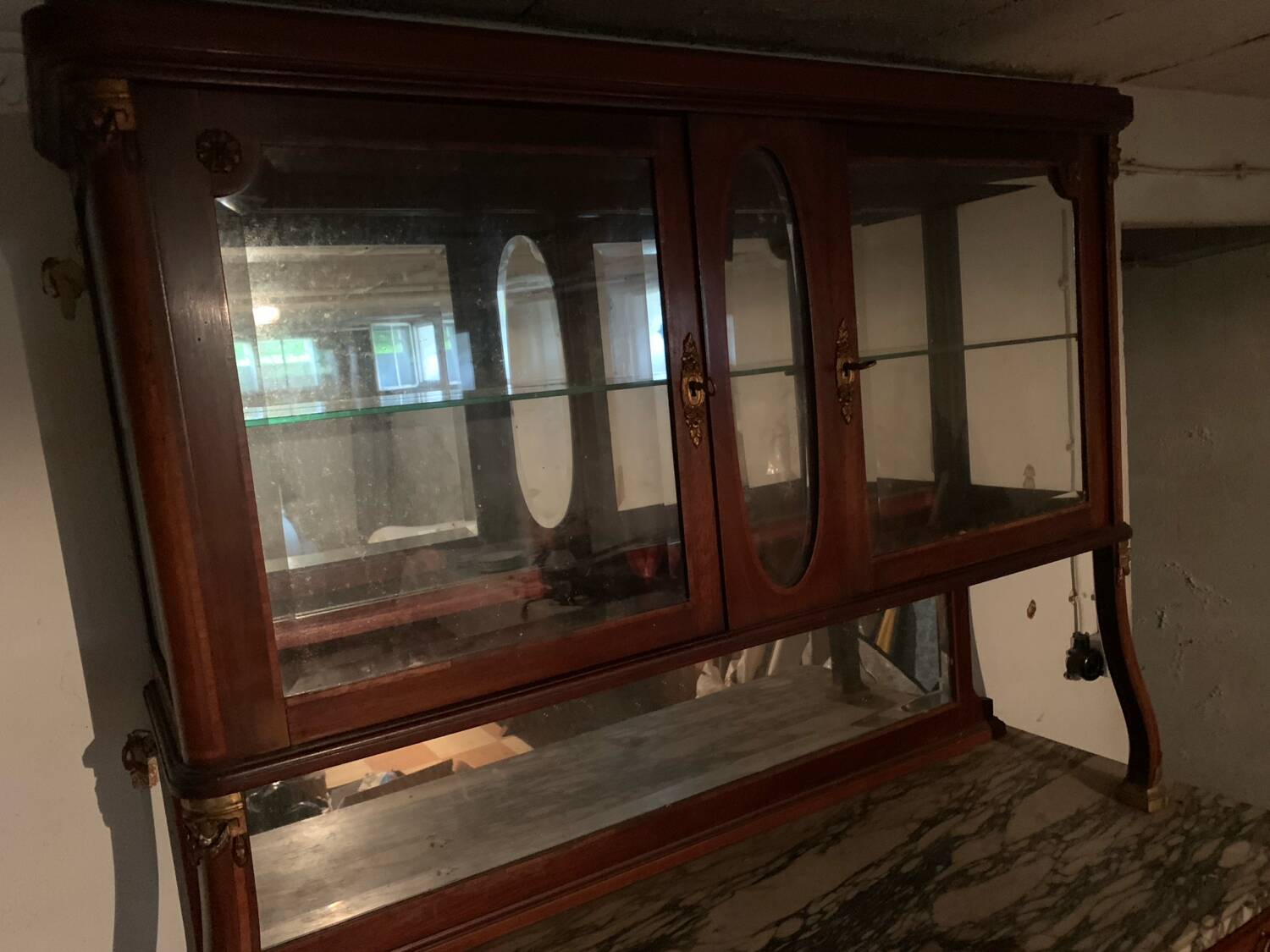 Buffet a vitrine style louis  XVI des annees 20