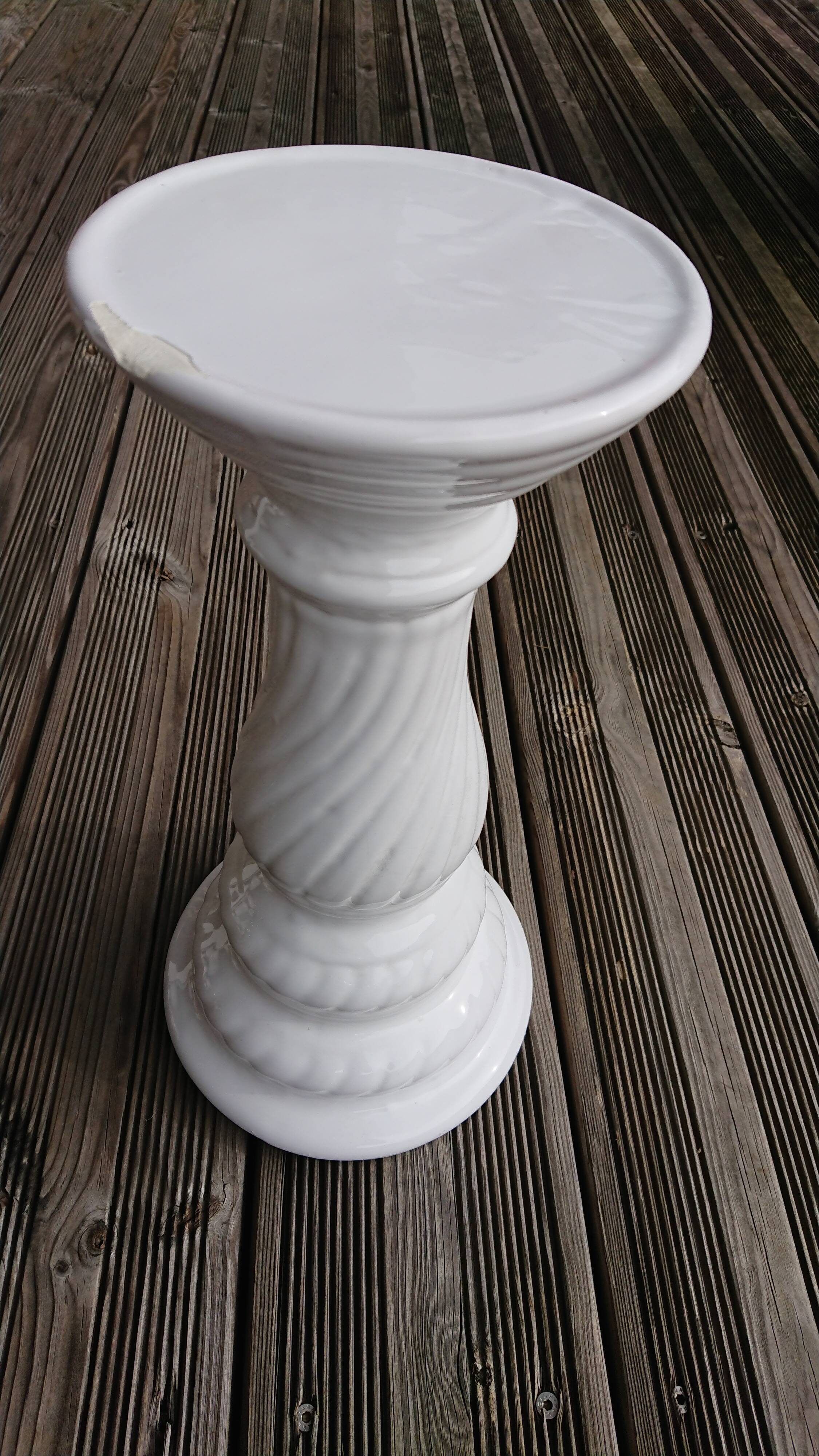 Porcelain pedestal